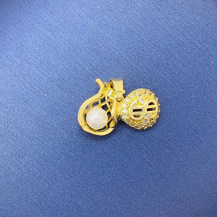 Tiktok Venta caliente colgante al por mayor auto-seleccionado 100 cobre colgante único con fuente de cadena de fábrica al por mayor sin cadena