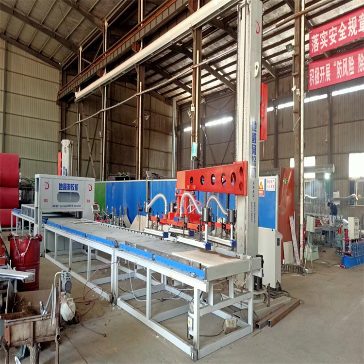 销售全自动复合硅钙板淋胶机设备压瓦机 沧州地鑫压瓦机