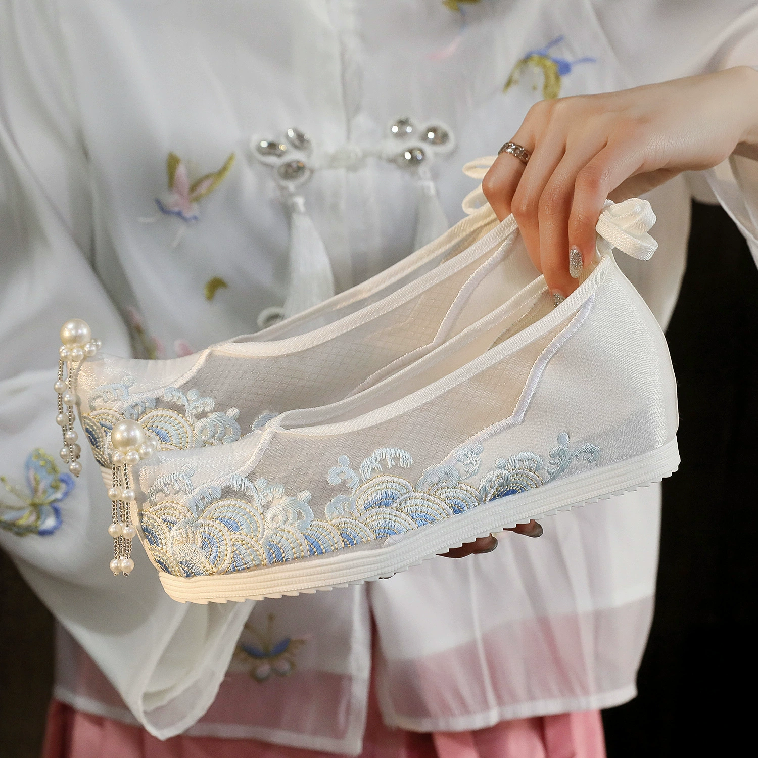 Волновая сетчатая пряжа 2024 летом новая древняя вышитая сандалия вышивка дышащая мягкая подошва сетчатая обувь Hanfu