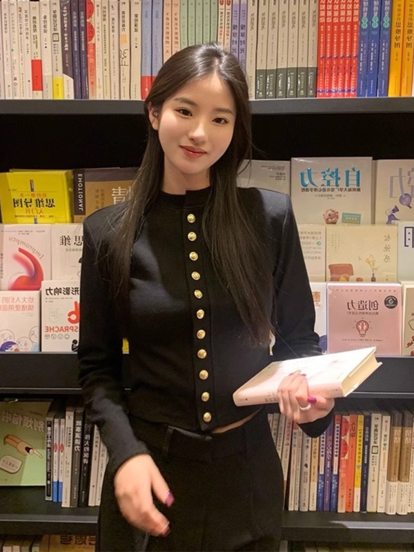 黑色金属扣廓形针织开衫女秋季高级感修身气质短款内搭打底衫上衣|undefined
