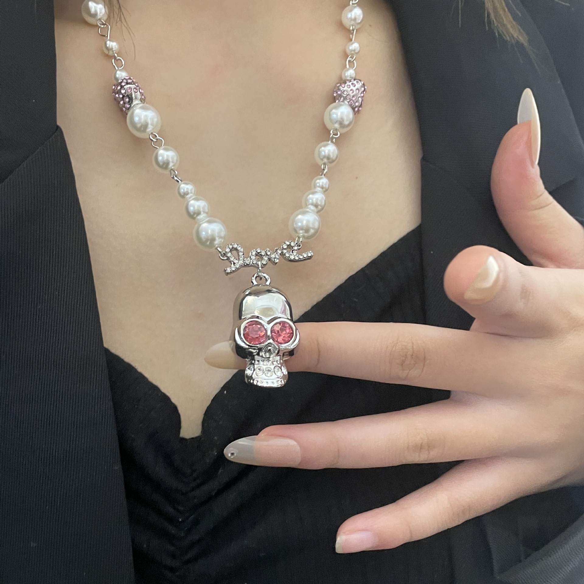 New niche skull pearl gemstone stainless steel pink diamond hip hop necklace wholesale