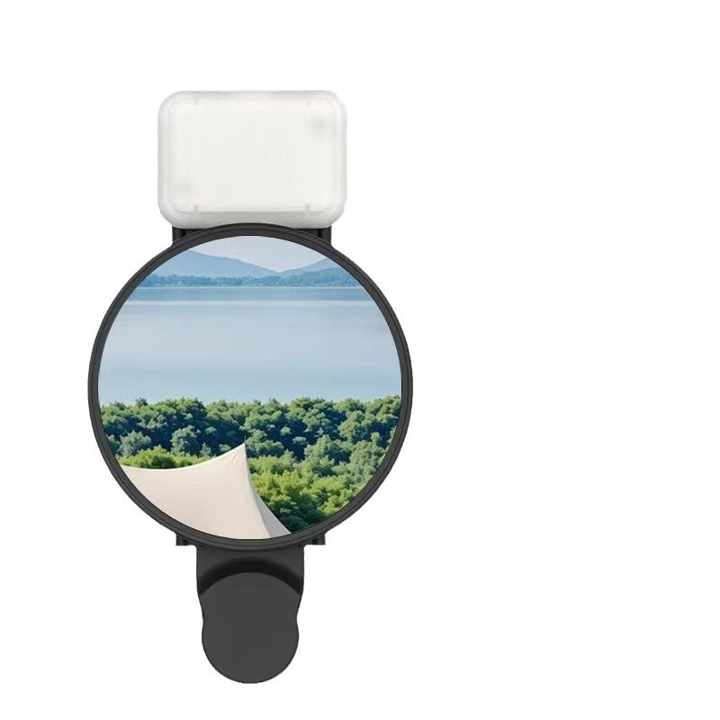 写真を撮る携帯電話の後ろには、自分で写真を撮るカメラがあります。|undefined