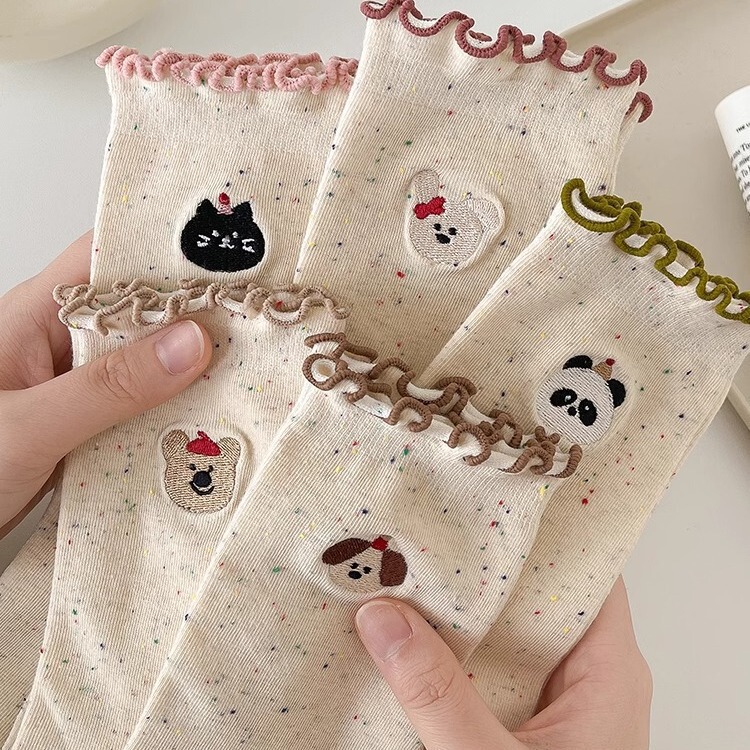 Spring and Summer Style Seamless Socks with Cartoon Dots, Sand Butterfly Bow, Disposable Mid-Calf Socks for Women