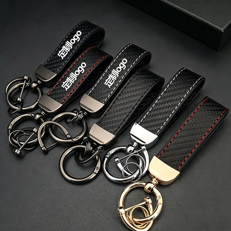 High-End Carbon Fiber Pattern Car Keychain with Personalized Logo, Metal Leather Key Pendant, Factory Wholesale