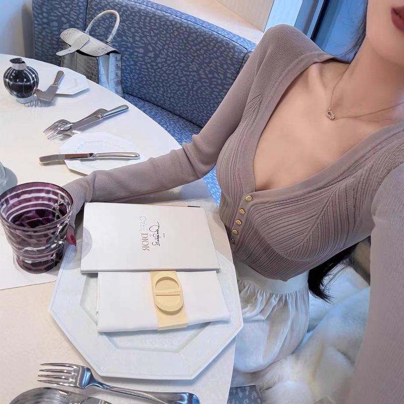 Woppei 10/31 Xiaobashi Sister Gold Button Knitted Base Cardigan Large Size High Neckline 1.0cm