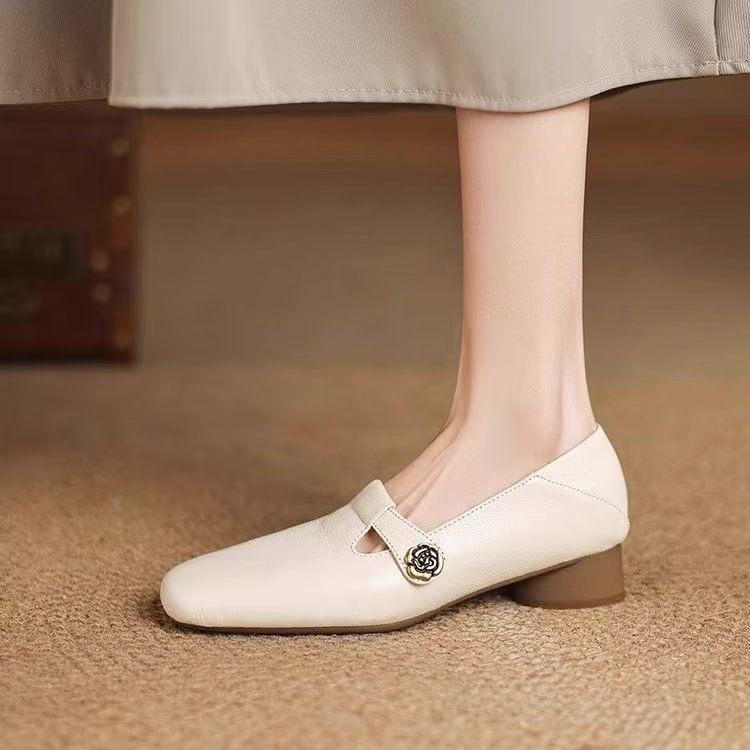 Nuevos zapatos fragantes pequeños, cuero suave, cómodo, suave, ligero, lujo, nicho, retro, primavera, nuevos zapatos de mujer, corte bajo, comercio exterior transfronterizo