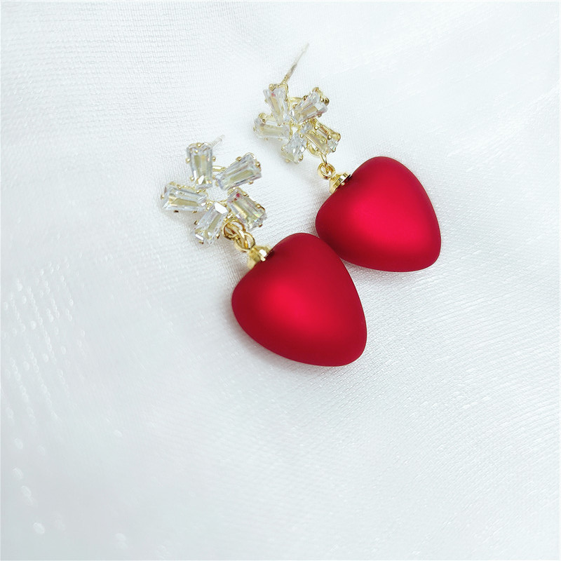 Fashion Peach Heart Pendent Alloy Earrings display picture 2