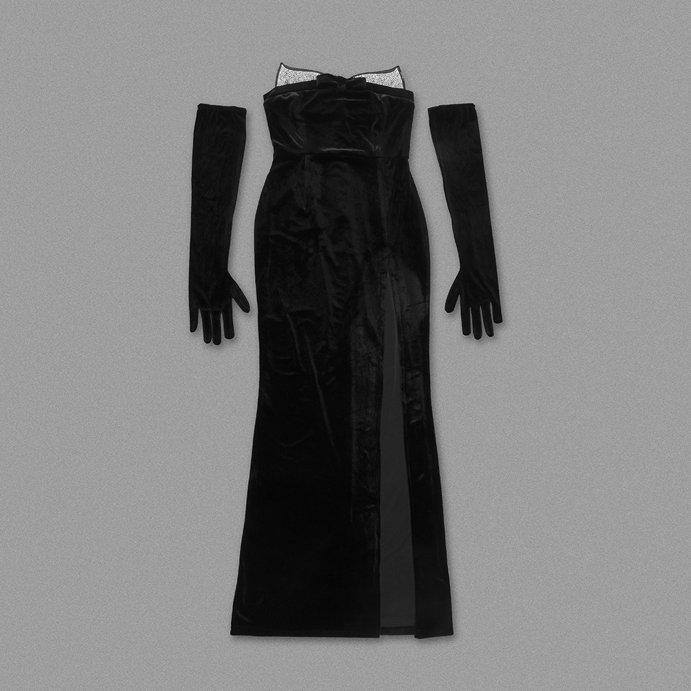 Elegant fashionable black velvet long dress sleevless