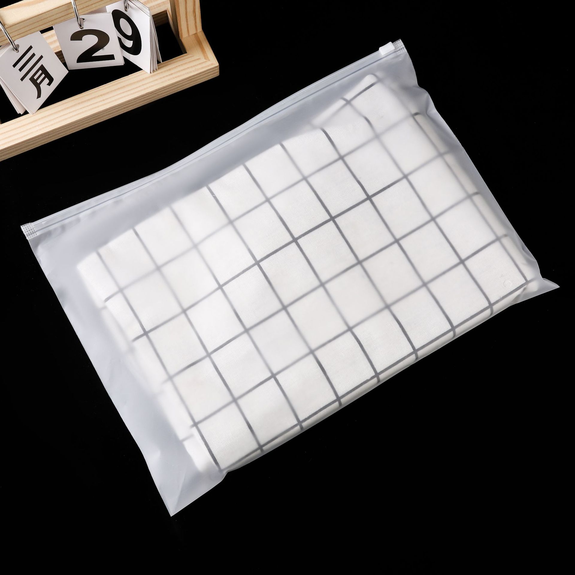 Bolsa de cremallera transparente esmerizada, calcetines, toallas, bolsas de ropa, ropa interior, bolsas de auto-sellado personalizadas