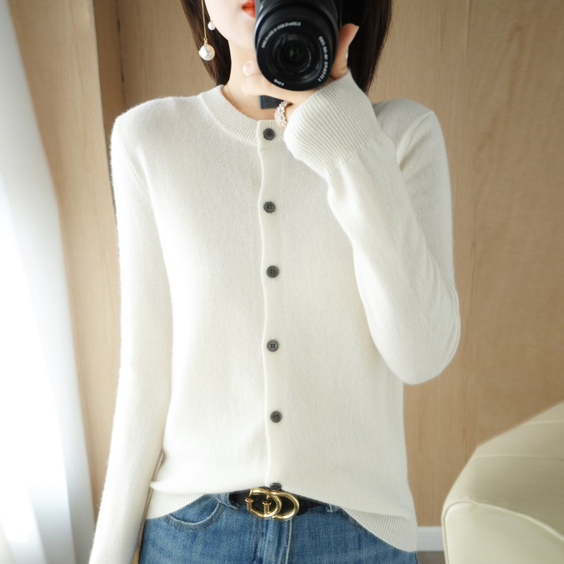 2025 Spring and Autumn New Knitted Cardigan Women's Loose Long Sleeve Large Size Sweater Women's Tops High-End Top