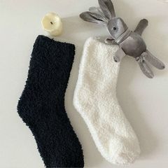 サンゴの羽毛の睡眠の靴下の子供の秋冬の毛のぬいぐるみの家庭の保温と防寒の厚い月子の靴下のタオルの床の靴下