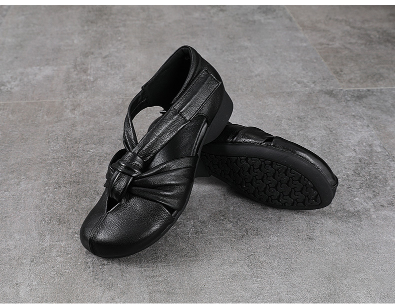 Sandal da bò thật thủ công quai chữ V bít mũi, gót thấp, khóa dán — màu đen chi tiết 11