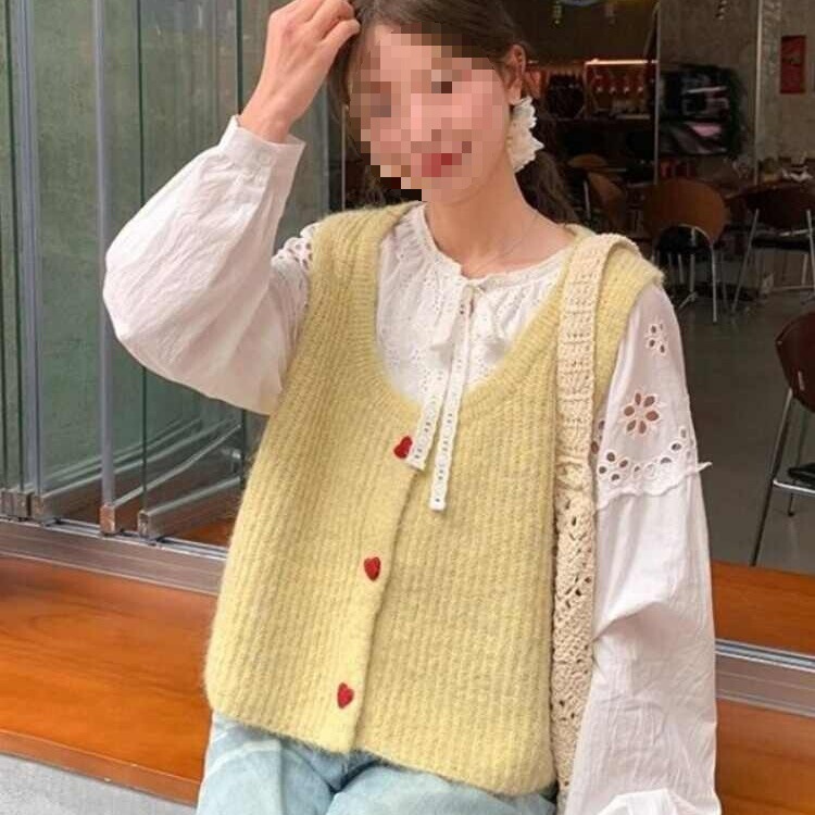 Unique Knitted Cardigan Sweater Vest for Women in Autumn, Layered Sleeveless Vest Top with a Fresh and Heart-Shaped Design