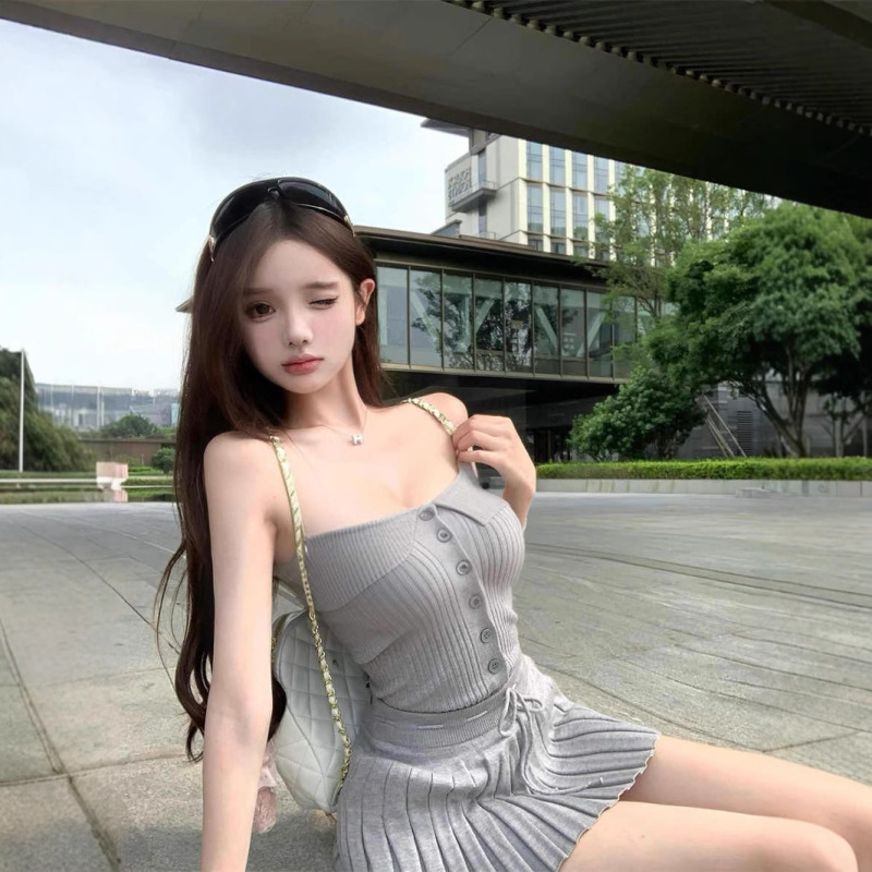 Pure Lust Style Gray Beautiful Back Knitted Tube Top Vest Women's Summer Casual Suit Pleated Skirt Short Skirt Two-Piece Set