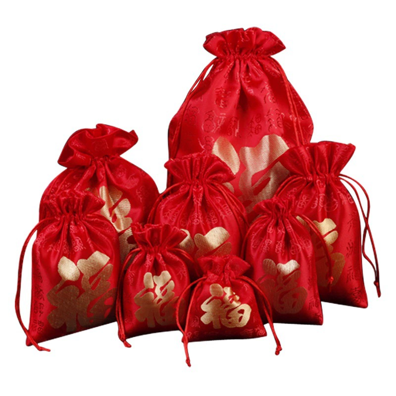 Красная сумка для года змеи