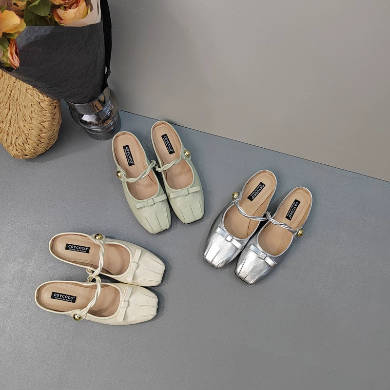 Удобные плоские тапочки в стиле нежной феи с плиссировкой, милыми бантиками и поворотными ремешками для выхода на улицу.