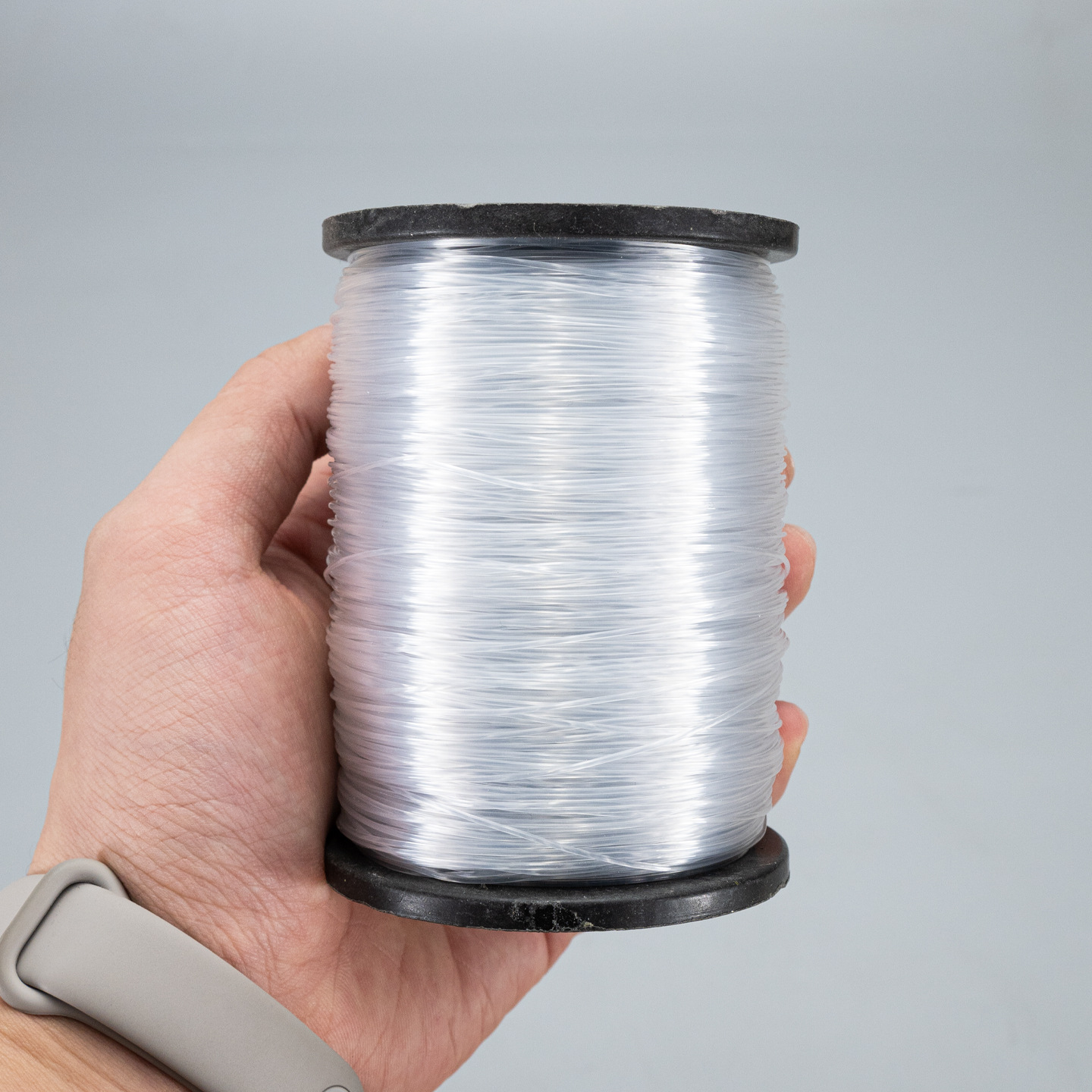 약 250 미터 길이의 흰색 130 그램