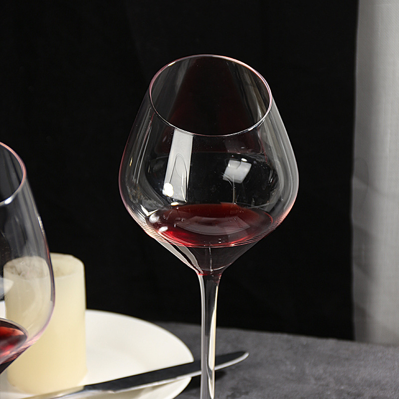 Tazas de vidrio inclinadas de alto valor de visualización casera de cristal borgoña tazas de pie alto tazas de vino de boca plana sensación de alto nivel