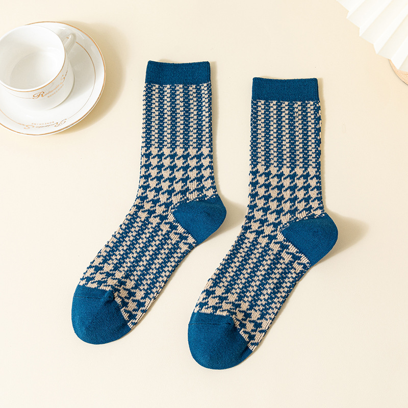 Algodón de color sólido, calcetines de doble aguja de dos vías, calcetines de pila de viento británicas, calcetines de primavera y otoño coreanos sin hueso.