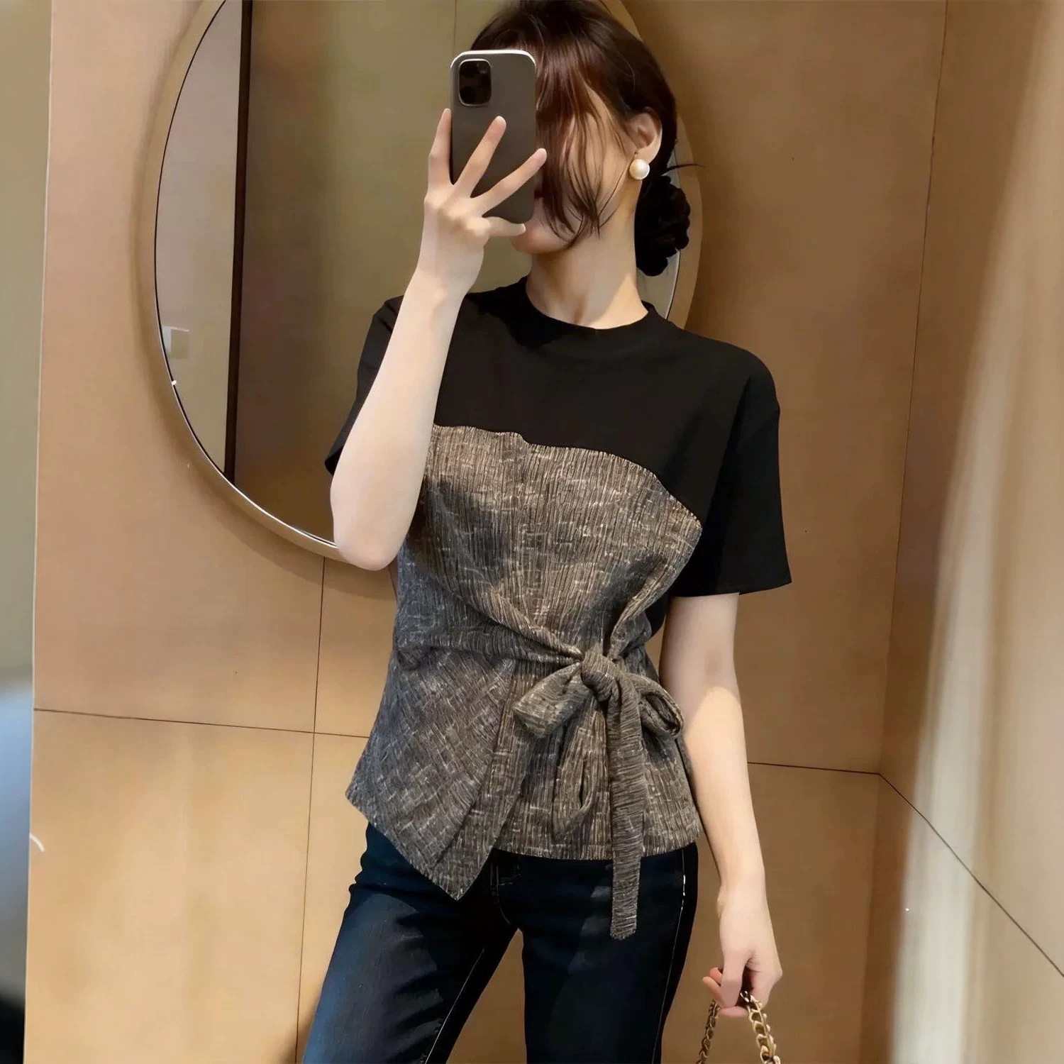 Áo thun nữ tay ngắn phối màu thiết kế giả hai lớp — màu đen chi tiết 2