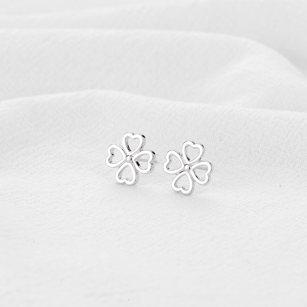 Simple Hollow Geometric Metal Heart Four-leaf Clover Earrings Wholesale Nihaojewelry display picture 5