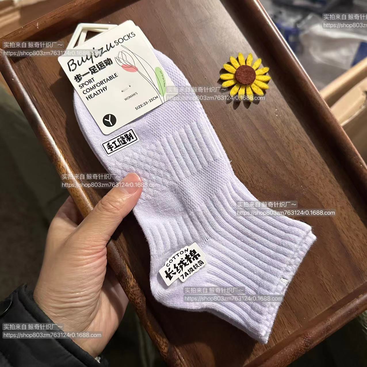 2025 primavera y verano nuevos calcetines de alta gama calcetines de mujer calcetines de algodón peinado de color sólido calcetines deportivos de tubo corto calcetines de algodón de color caramelo