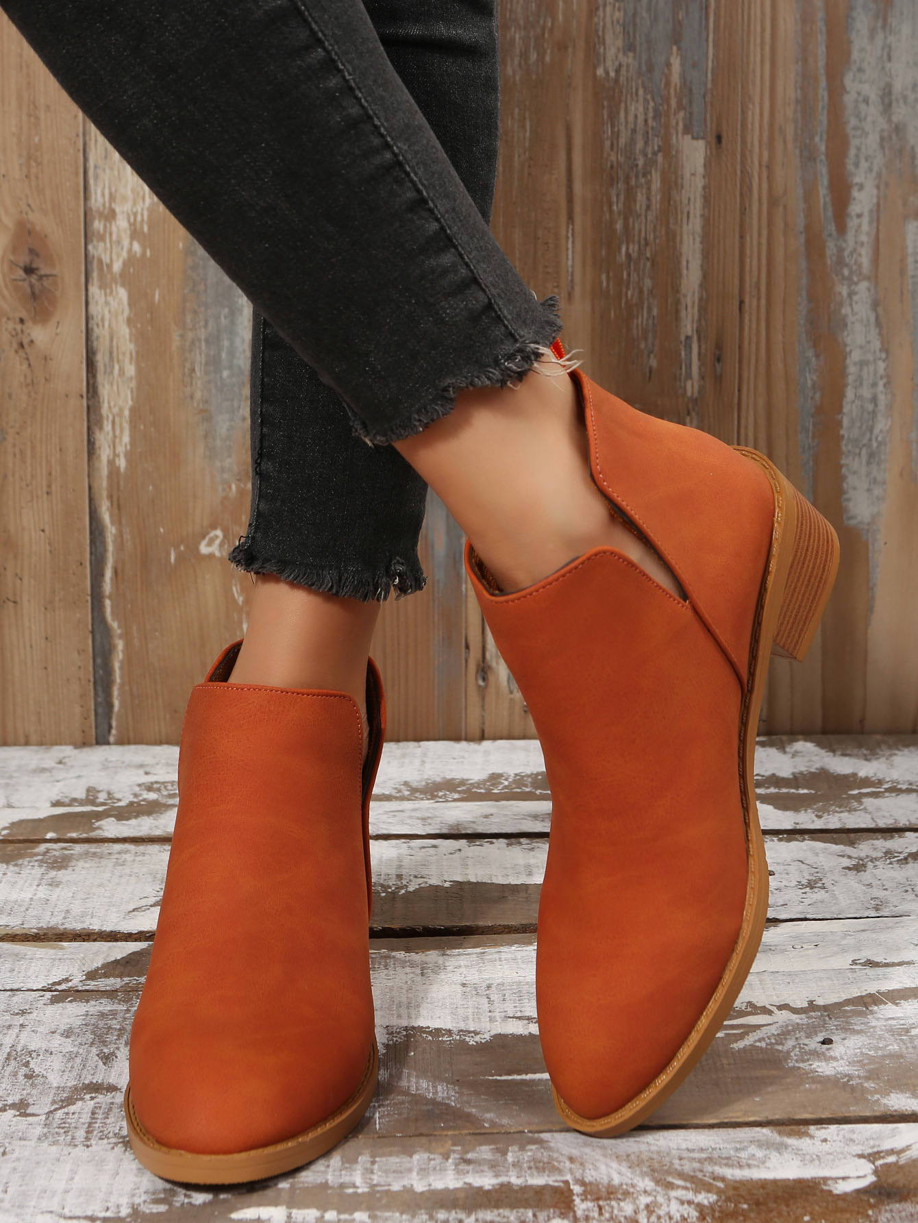 Große Damenstiefeletten aus Wildleder mit klobigem Absatz_voghion.com