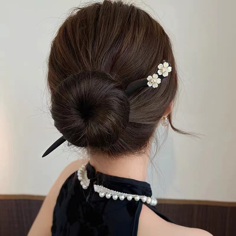 Horquilla de abanico nuevo estilo chino retro de alta gama placa de metal horquilla de pelo Hanfu cheongsam horquilla horquilla accesorios para el cabello femenino