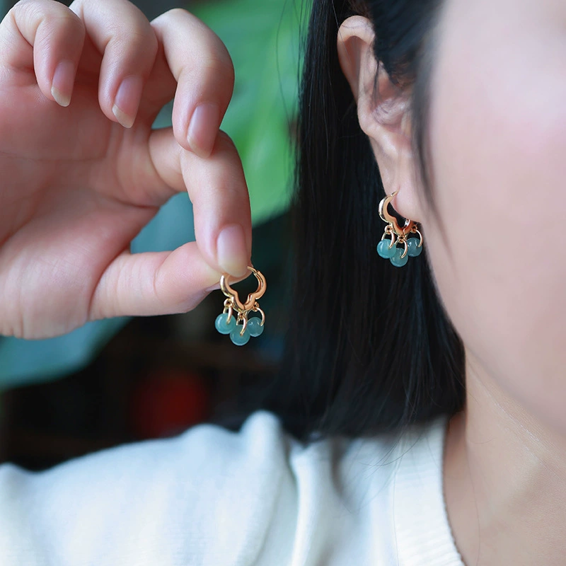 Натуральная голубая вода, нефритовые серьги