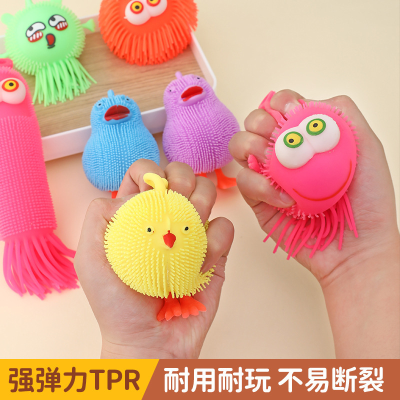 Mercado nocturno destellando puestos luminosos juguetes para niños al por mayor Oruga de pulpo Oruga electrónica de dibujos animados bola de pelo de ventilación