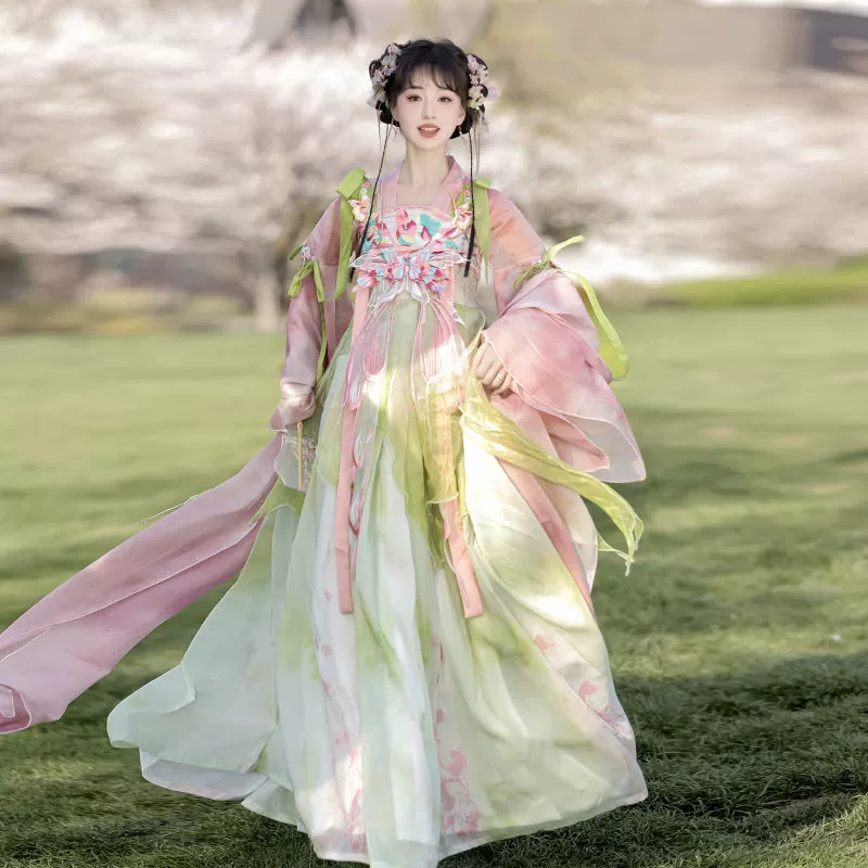 Оригинальный Hanfu женский 2025 новый стиль Tang Qi сундук Han элементы тяжелой вышивки весной и летом
