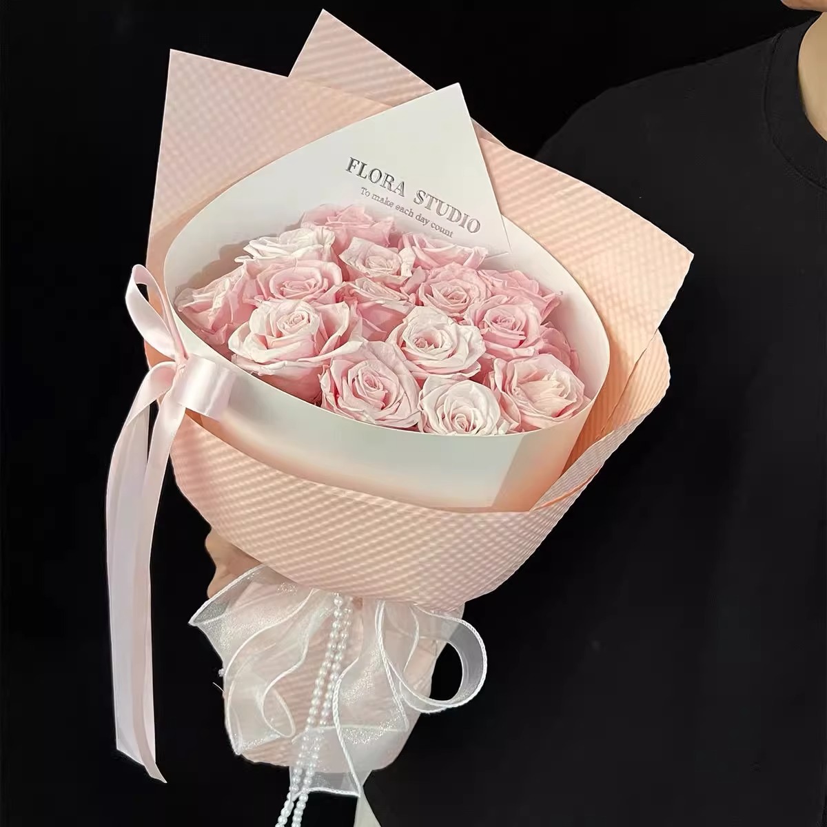 Siete colores, vals en inglés, película estereotipada, película de modelado rojo neto, flores, arte floral, materiales del día de San Valentín, instalación de flores