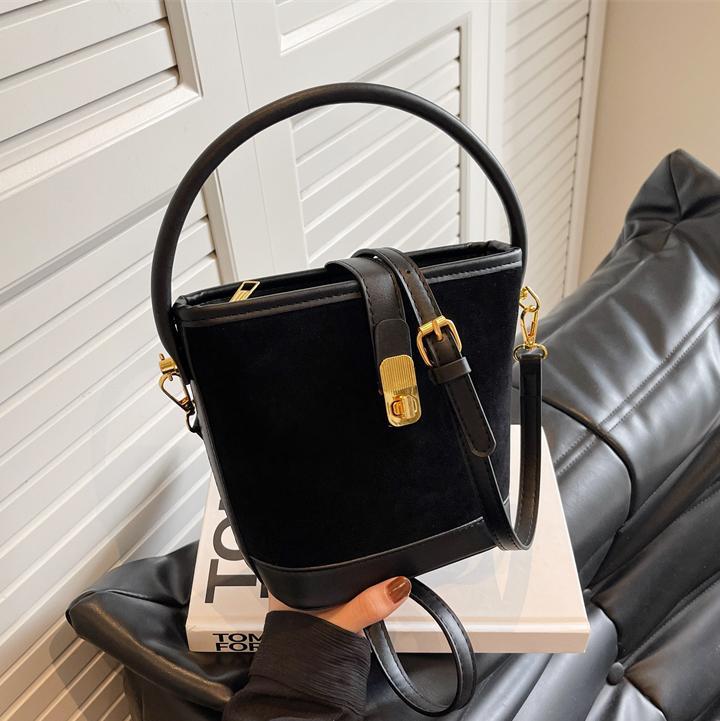 Nicho coreano de diseño simple bolso de cubo de mano mujer 2024 nuevo estilo de moda universal bolso de hombro bolso de moda