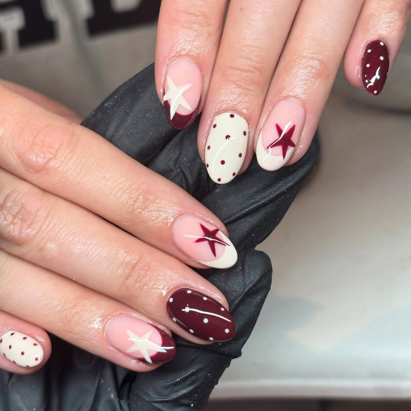 30 Pieces of Cross-Border Daily Bestsellers: Simple Polka Dot Cute Ultra-Short Almond Press-On Nails with Star Design, High-End French Manicure Wholesale