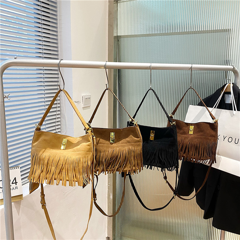 Versatile Frosted Bucket Bag For Women In 2023, Niche Design Tassel Bag, Casual High-capacity Portable Crossbody Bag_senzul.com