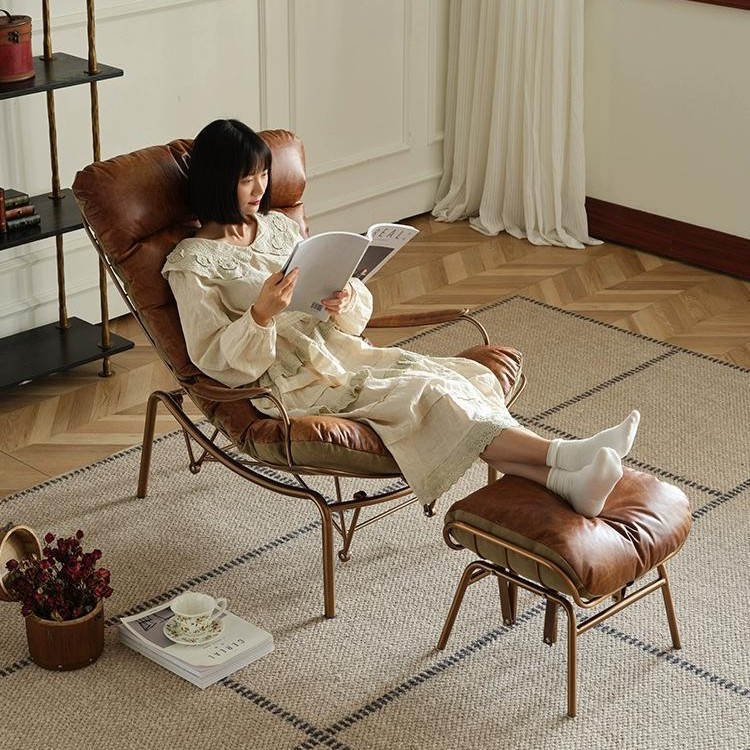 Mecedora de cuero vintage, sofá de piel de cera de aceite, sofá de metal de lujo ligero, estilo antiguo simple, sala de estar, balcón, sillón relajado