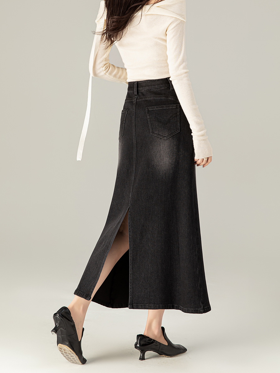 Chân váy denim đuôi cá cổ điển Mỹ, ôm dáng, dài qua gối — Đen xuyên thấu