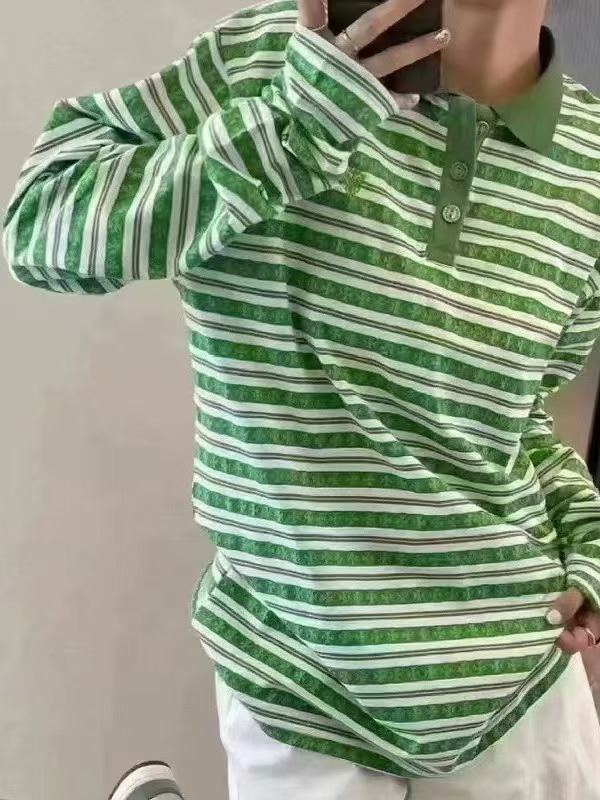 연한 초록색