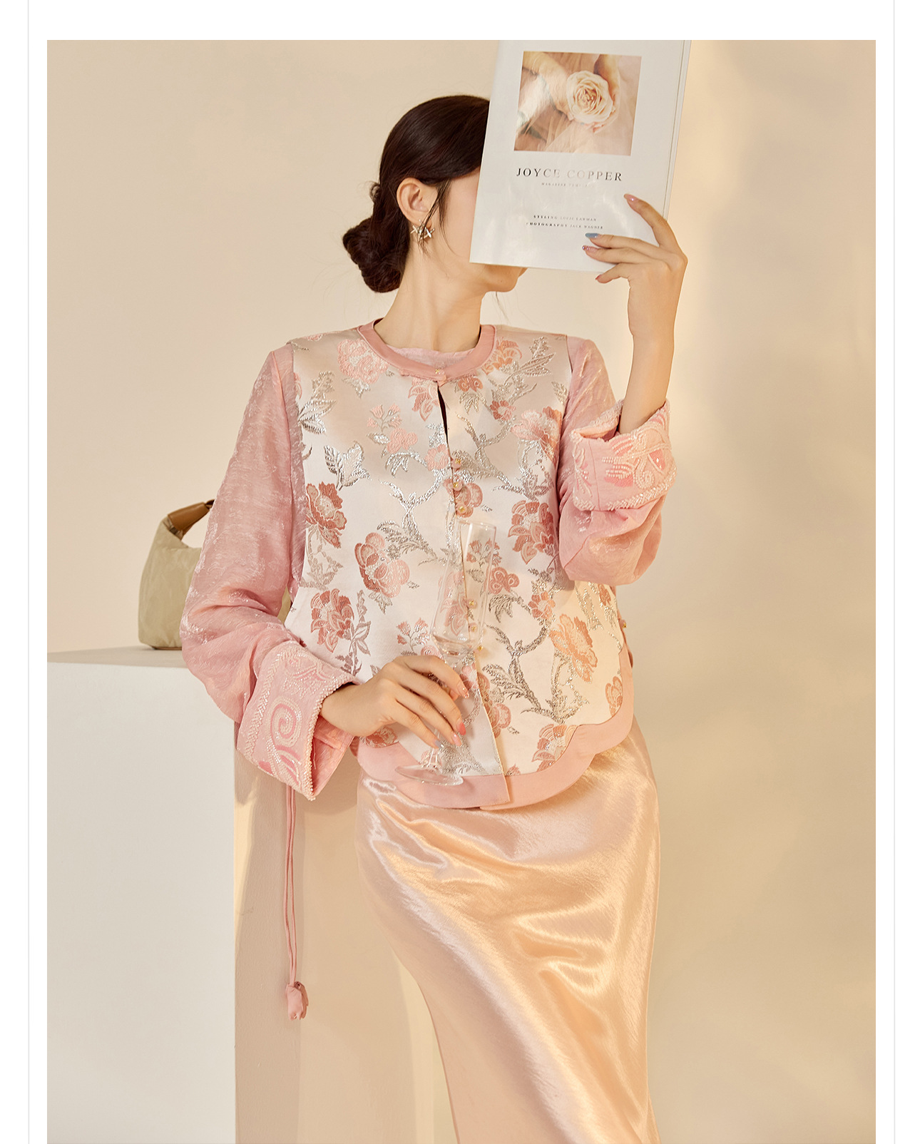 Bộ áo vest không tay và chân váy phong cách Trung Hoa dệt hoa lụa bạc N8065 — áo ghi lê, váy hồng chi tiết 7
