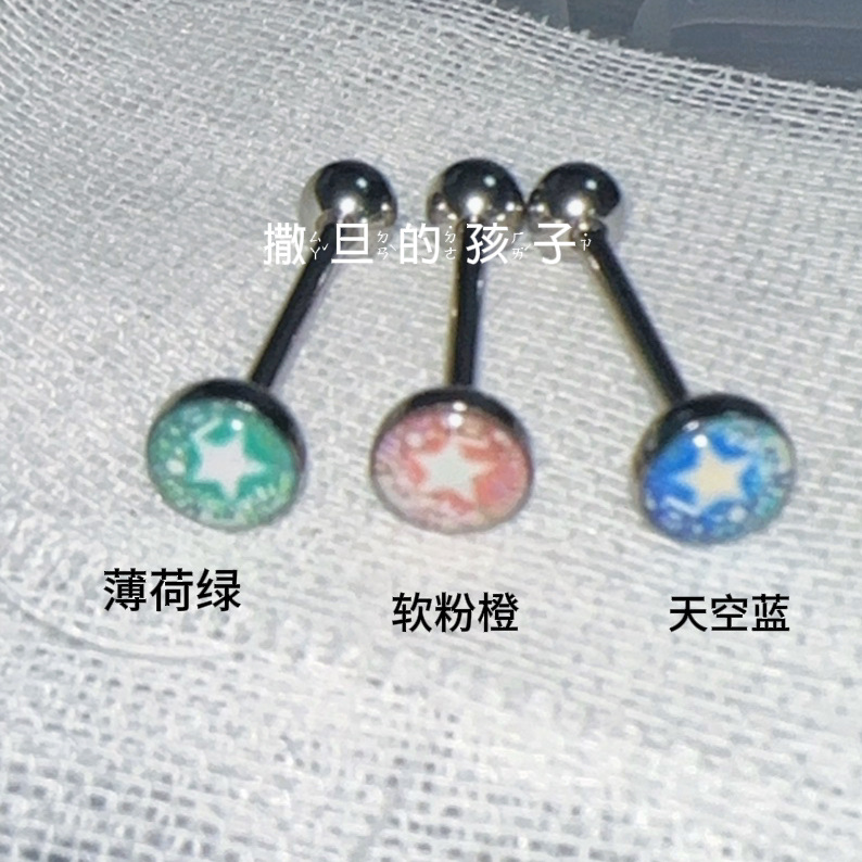 16G labret stud size and finish detail