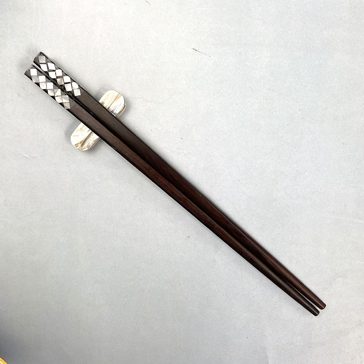 한 쌍의 정사각형 머리 모양