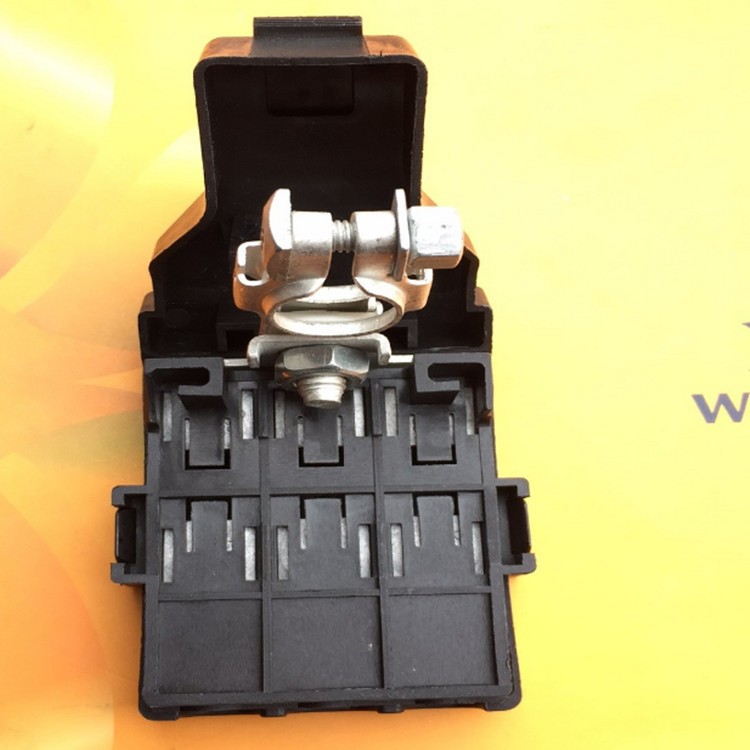 直销电瓶三路保险盒总成电瓶3路保险丝座汽车电瓶保险丝盒保险片