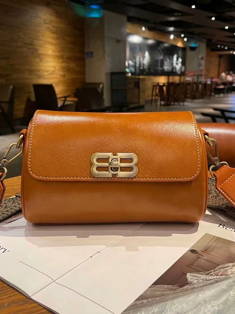 Leather shoulder bag, universal phone bag for leisure, cowhide, genuine leather