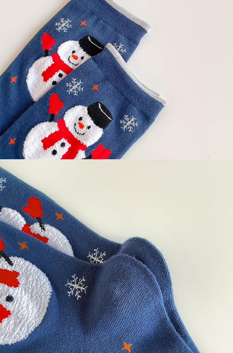 Femmes Style De Bande Dessinée Sapin De Noël Père Noël Bonhomme De Neige Coton Crew Socks Une Paire display picture 3