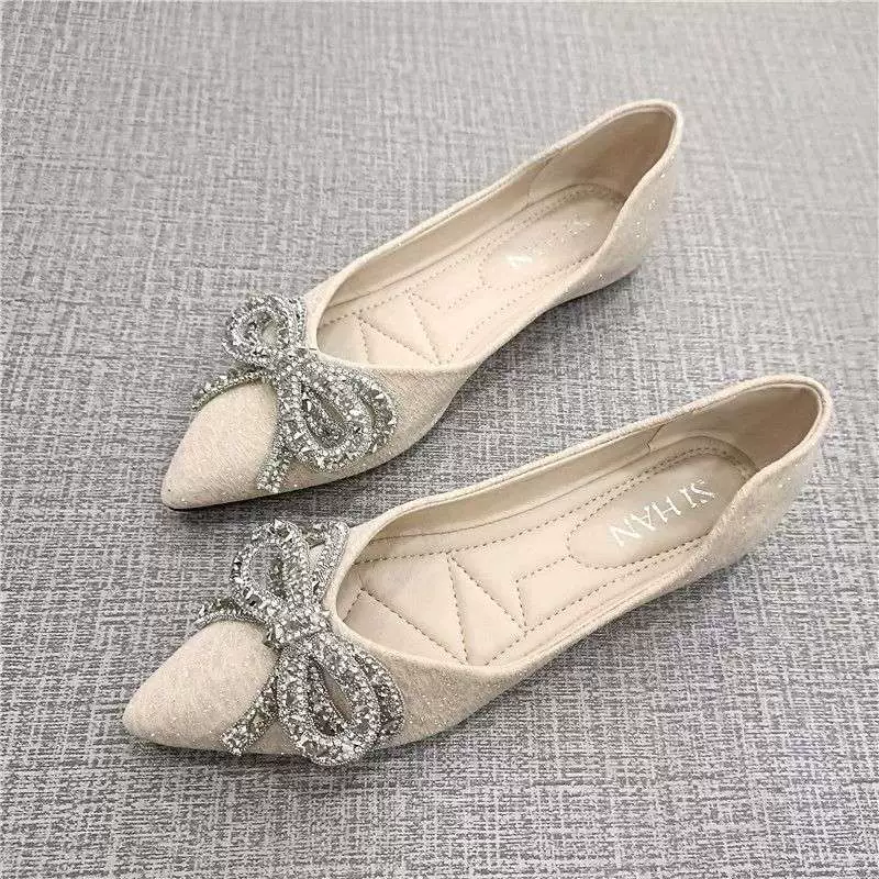 Новые туфли с бантом, неглубокий вырез, осень 2025, универсальные сказочные плоские лоферы с острым носком, стразами и мягкой подошвой, мюли.