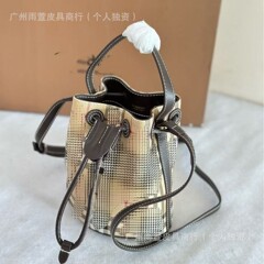 广州高版本巴家格纹水桶包mini老花手提单肩斜挎包手提包发财桶女