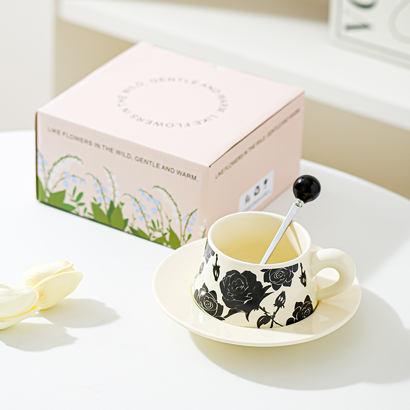 Trabajadores de oficina creativos Té de la tarde Taza de café Juego de platillos Taza de cerámica Sentido de alta gama Taza de regalo para recién casados