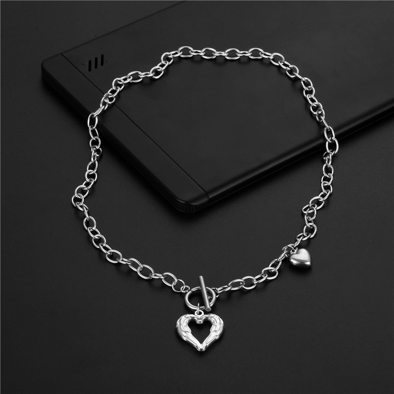 Wholesale Jewelry Retro Hollow Heart-shaped Pendant Ot Buckle Stainless Steel Necklace Nihaojewelry display picture 3