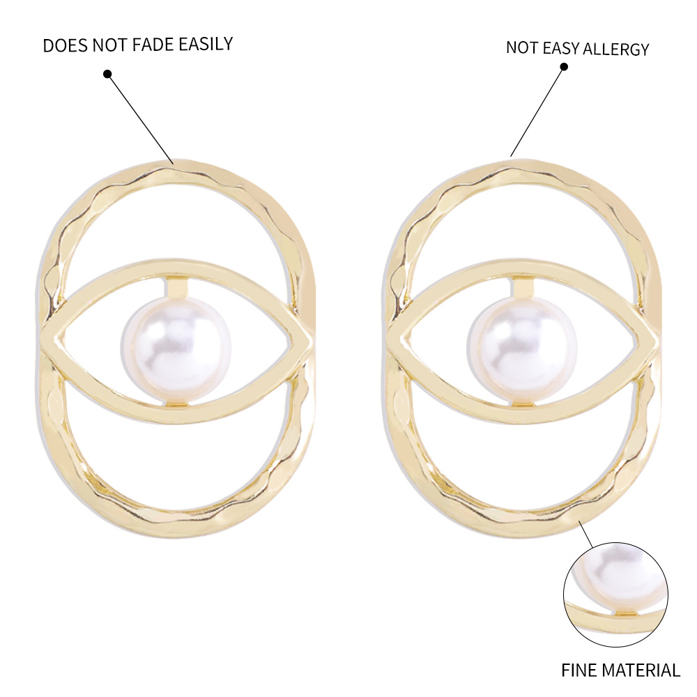 Fashion Geometric Hollow Eye Pearl Earrings display picture 4