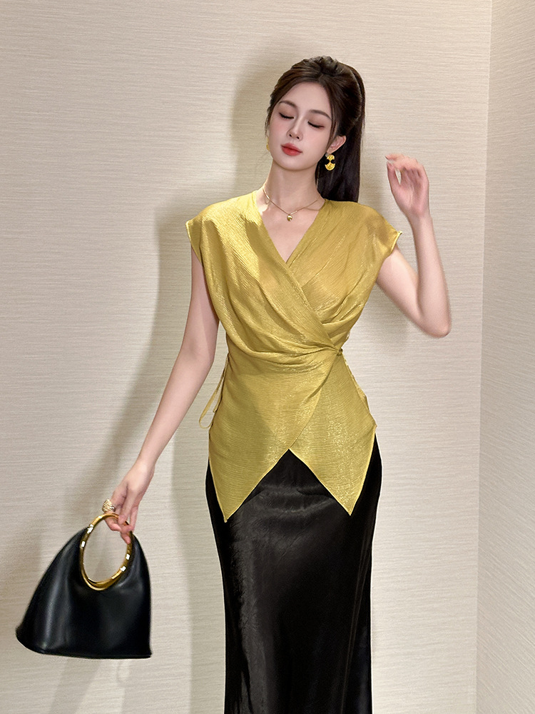 Áo sơ mi nữ dáng bất đối xứng cổ chữ V xếp ly thắt dây ôm dáng — mù tạt màu vàng